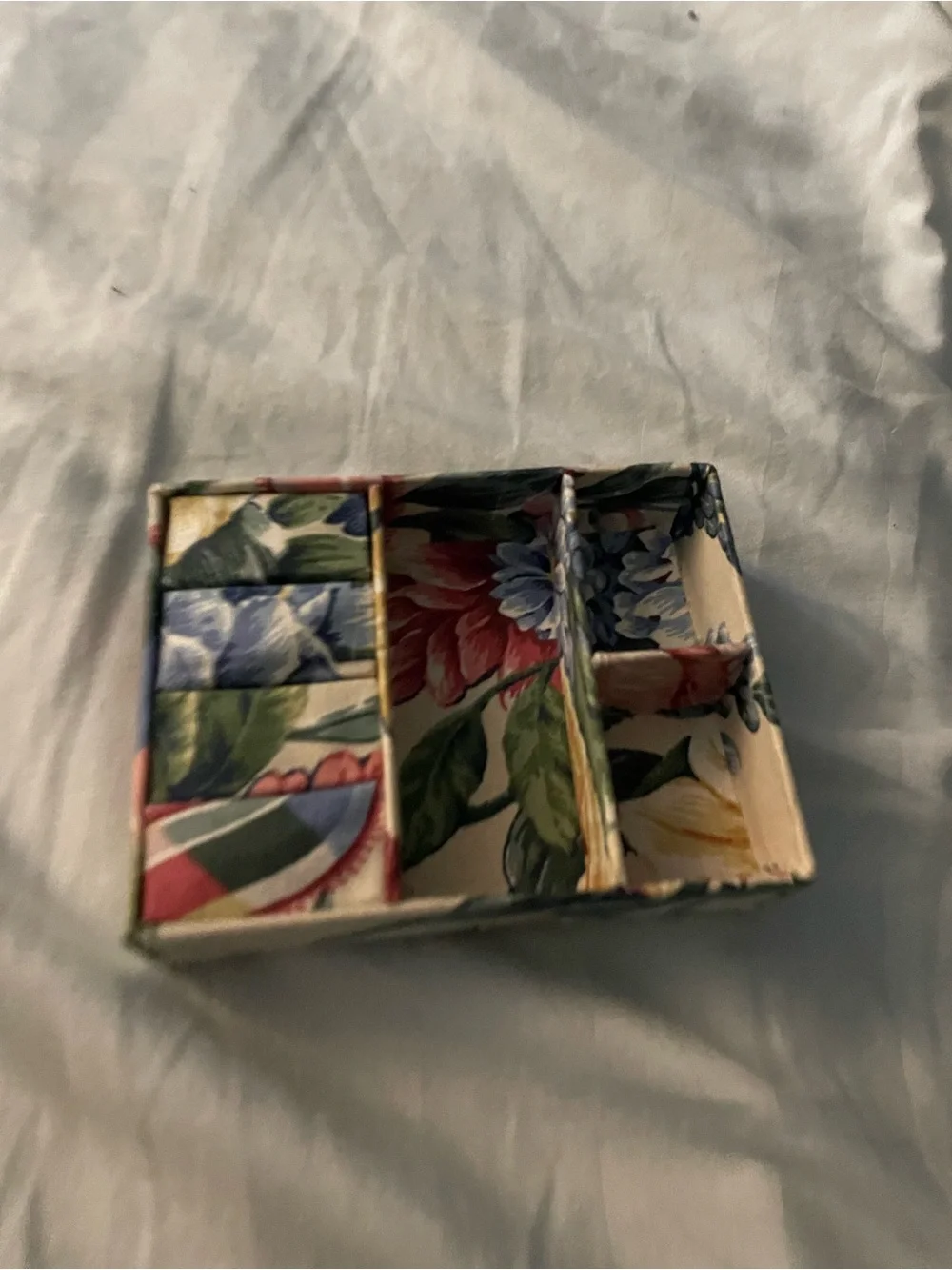 Vintage 90s Floral Pattern Jewelry Organizer Box